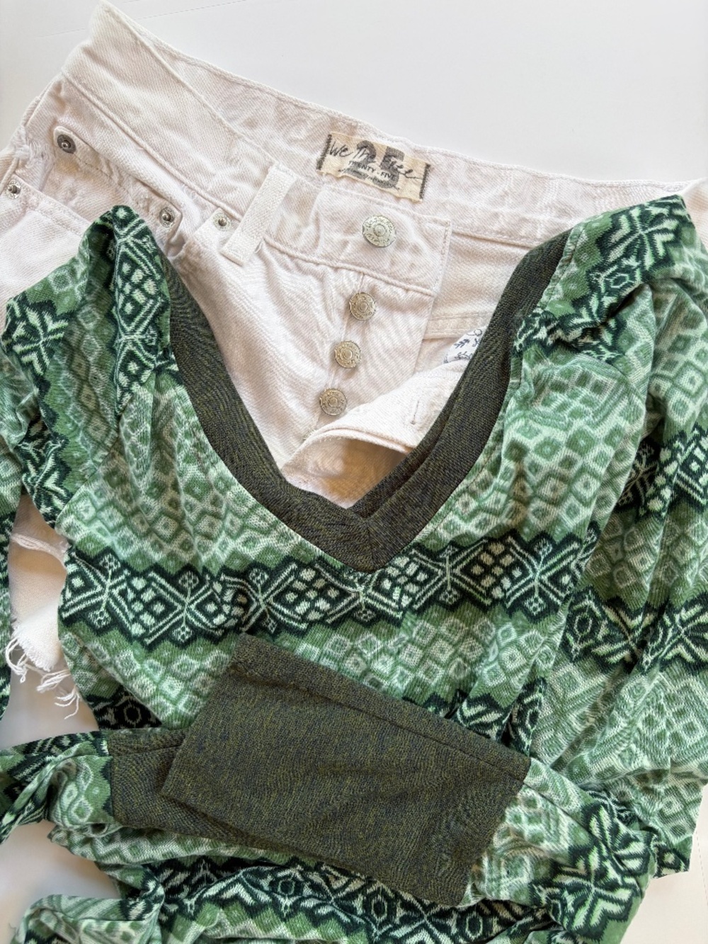 WE THE FREE SZ 25 Shorts & FREE PEOPLE XS Long Sleeve Tee